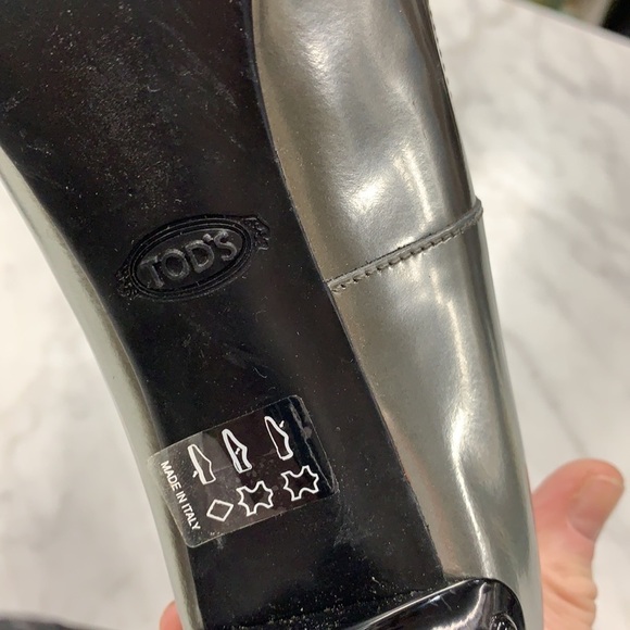 🌟 Tod's Metallic Silver Leather Black Studded Heel Pumps Size 36.5 NEW - Picture 8 of 8